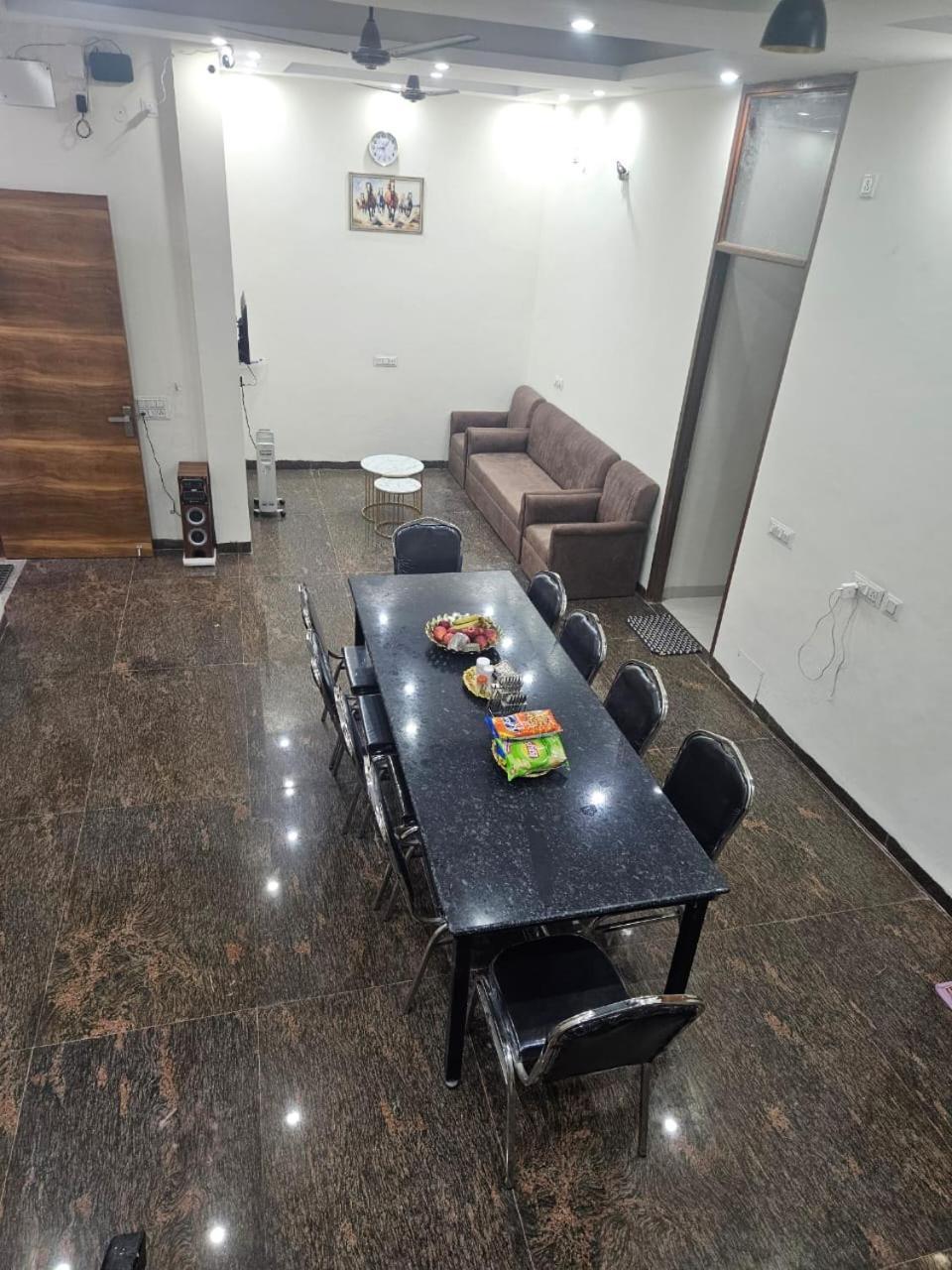 Bed and Breakfast Ashirwaad 249 Большая Нойда Экстерьер фото
